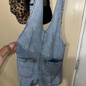 Demin Overall
Romper MM -
LARGE